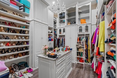 Designer Mediterranean Custom Estate in the Prestigious - photo 34