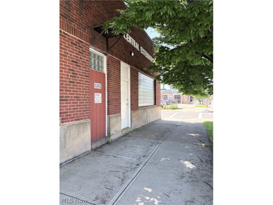 Exceptional commercial opportunity in a convenient St. Clair - photo 1