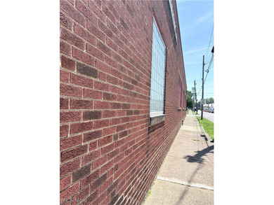Exceptional commercial opportunity in a convenient St. Clair - photo 2