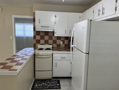 INVESTORS ARE WELCOME! Tenants in place. Attractive with good - photo 8