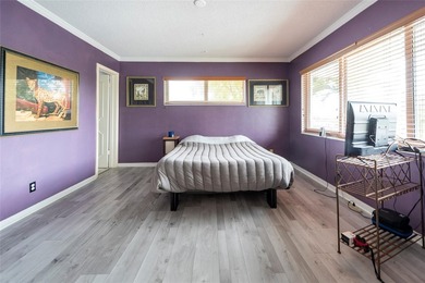 2BD/2BA condo with water view, just a 3-minute walk to the beach - photo 12
