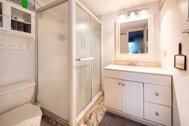 2BD/2BA condo with water view, just a 3-minute walk to the beach - photo 13