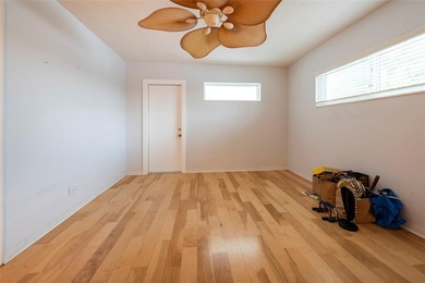 2BD/2BA condo with water view, just a 3-minute walk to the beach - photo 15