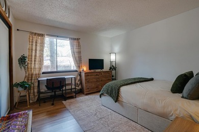 Beautifully located condo just a block away from the base area - photo 7