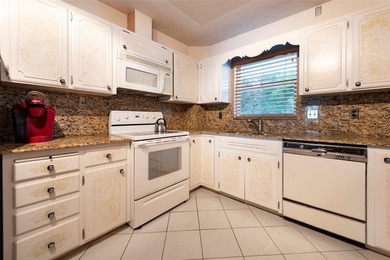2BD/2BA condo with water view, just a 3-minute walk to the beach - photo 25