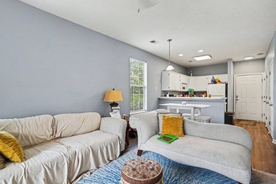 Bright and inviting 2-bedroom, 2-bathroom second-floor end-unit - photo 2