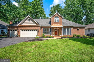 Step into the Lake of the Woods lifestyle with this inviting - photo 2