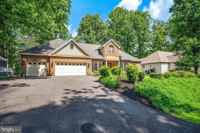 Step into the Lake of the Woods lifestyle with this inviting - photo 5