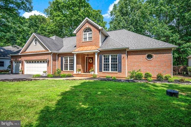 Step into the Lake of the Woods lifestyle with this inviting - photo 6