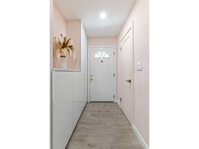 Welcome home to your Towers at Water's Edge Seville dream duplex - photo 3
