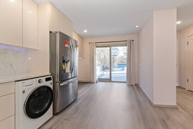Welcome home to your Towers at Water's Edge Seville dream duplex - photo 5