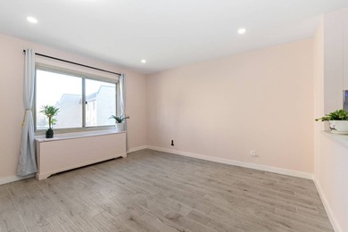 Welcome home to your Towers at Water's Edge Seville dream duplex - photo 8