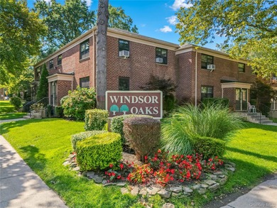 (private lake, pond, coastal) Home Sale Pending in Oakland Gardens New York