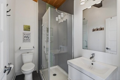 Stunning contemporary and inviting property with spectacular - photo 15