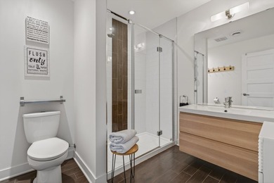 Stunning contemporary and inviting property with spectacular - photo 21
