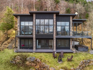 Stunning contemporary and inviting property with spectacular - photo 33