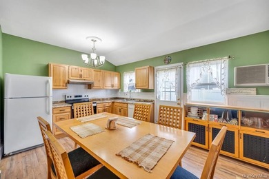Welcome to this beautifully maintained 3-bedroom, 1-bath ranch - photo 7