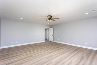 Welcome to 388 Edgewater Ave in Dayton, TN--a spacious and - photo 18