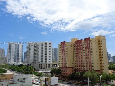 Wonderful and updated 1bed/2 baths unit in modern Havana Lofts - photo 25