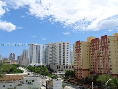 Wonderful and updated 1bed/2 baths unit in modern Havana Lofts - photo 26