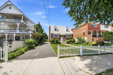 WELCOME to 195 Graff ave., in the vibrant community of Throggs - photo 2