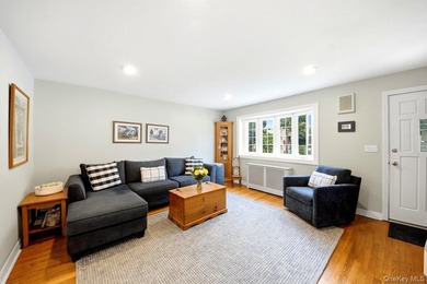 WELCOME to 195 Graff ave., in the vibrant community of Throggs - photo 3