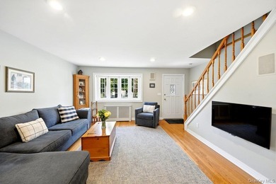 WELCOME to 195 Graff ave., in the vibrant community of Throggs - photo 4