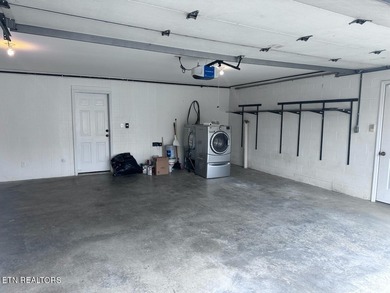 Location, Location, Location!!! This one owner home is ready to - photo 44
