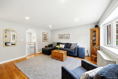 WELCOME to 195 Graff ave., in the vibrant community of Throggs - photo 5