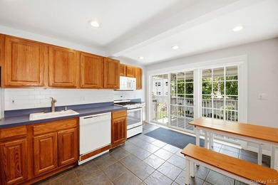 WELCOME to 195 Graff ave., in the vibrant community of Throggs - photo 7