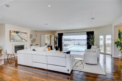 Indulge in luxury living with this breathtaking waterfront - photo 9