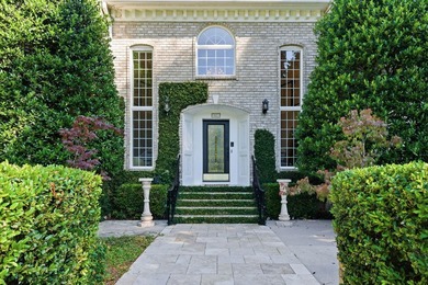 This stately home in Coosaw Creek Country Club is located on a - photo 4