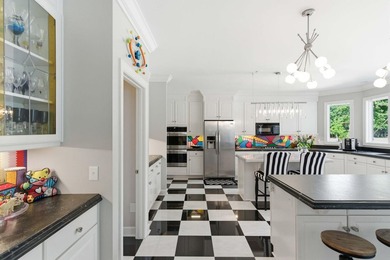 This stately home in Coosaw Creek Country Club is located on a - photo 8