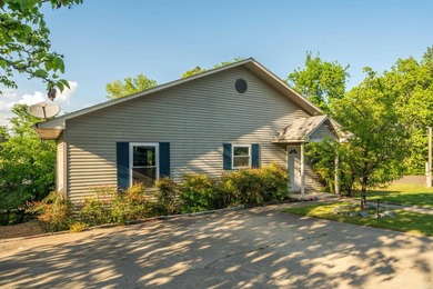 Beautiful 3-bedroom, 2-bath home overlooking Lake Hamilton with - photo 1
