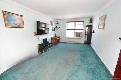 Bright and airy top-floor one-bedroom in the highly sought-after - photo 4