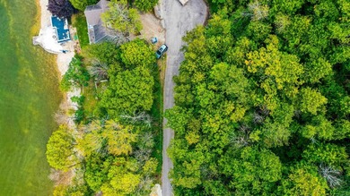 Spectacular lot located on the Bay of Green Bay and on a dead - photo 5