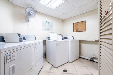 Welcome to these spacious 2bedrooms/2 bathrooms located on the - photo 26