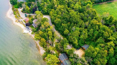 Spectacular lot located on the Bay of Green Bay and on a dead - photo 8