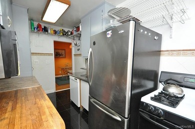 Bright and airy top-floor one-bedroom in the highly sought-after - photo 10