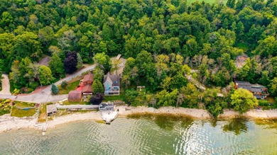 Spectacular lot located on the Bay of Green Bay and on a dead - photo 10