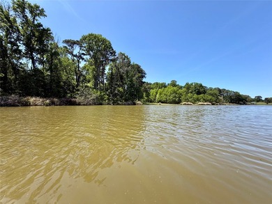 Discover a rare WATERFRONT RANCHETTE opportunity on Lake - photo 12