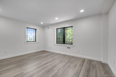 Welcome to this rare waterfront facing gem in Whitestone! This - photo 18