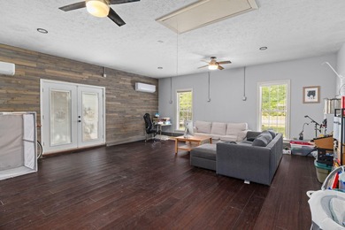 Conveniently located right off S. Montgomery Street in Grand - photo 22