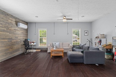 Conveniently located right off S. Montgomery Street in Grand - photo 23