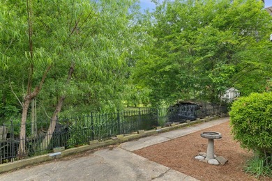 Conveniently located right off S. Montgomery Street in Grand - photo 25