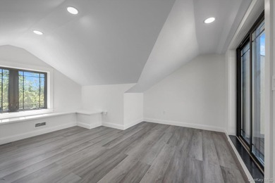 Welcome to this rare waterfront facing gem in Whitestone! This - photo 35