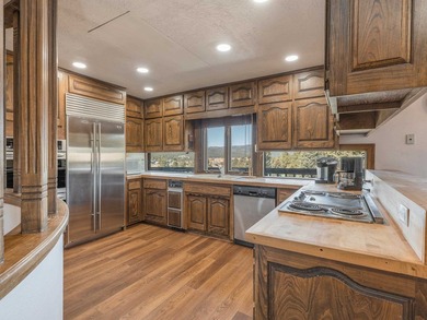 Embrace the ultimate mountain lifestyle in this exceptional home - photo 9