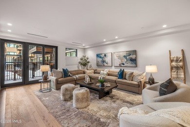 This exceptionally rare single-level residence offers 5 bedrooms - photo 2