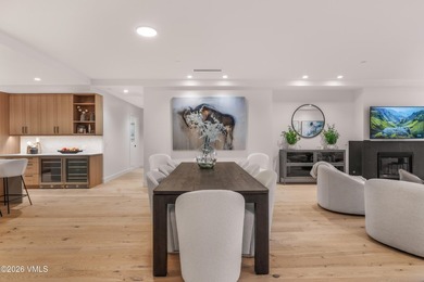 This exceptionally rare single-level residence offers 5 bedrooms - photo 6