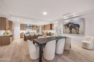 This exceptionally rare single-level residence offers 5 bedrooms - photo 8